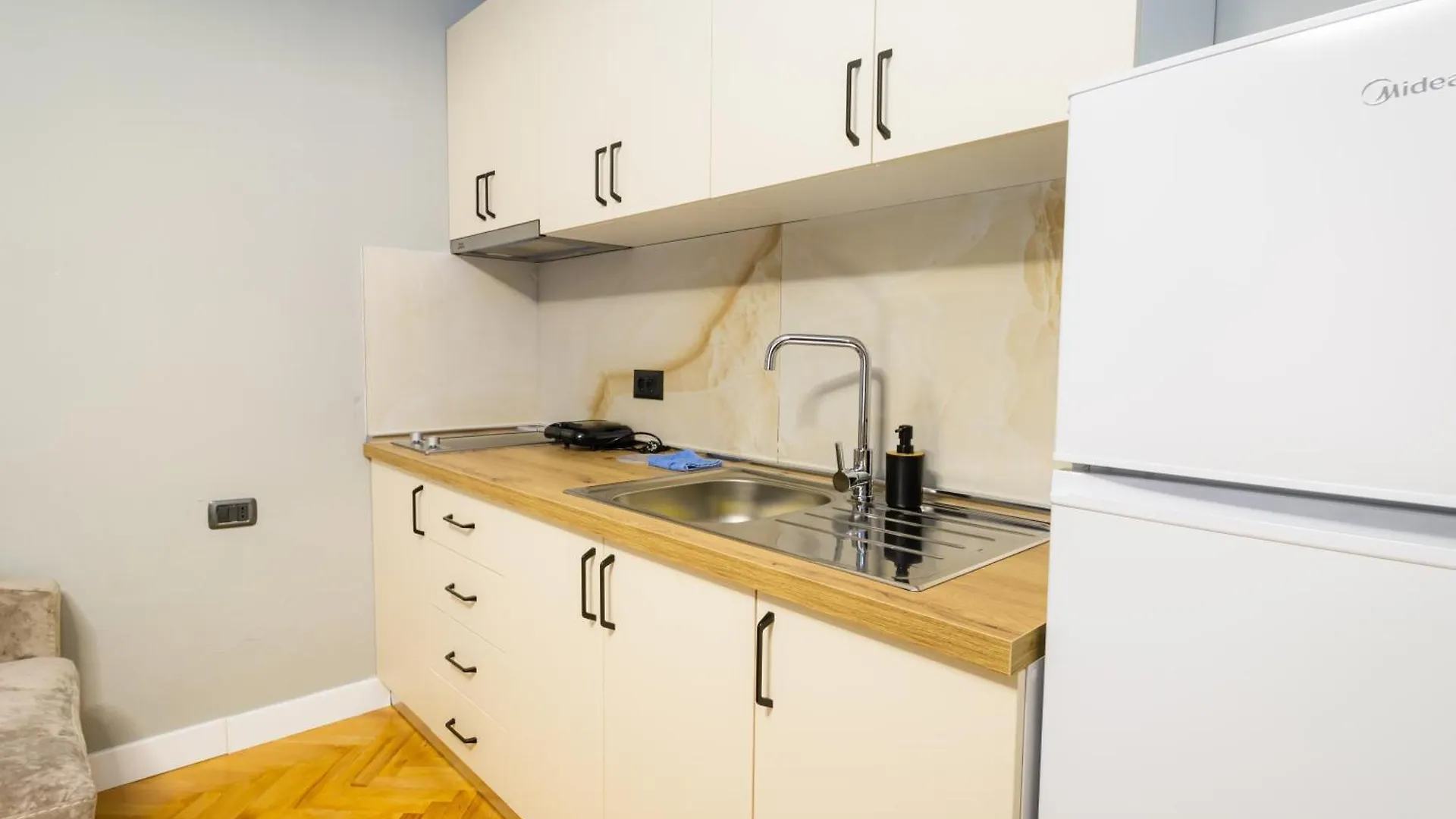 Central Cane Apartment 2 Tiran Arnavutluk